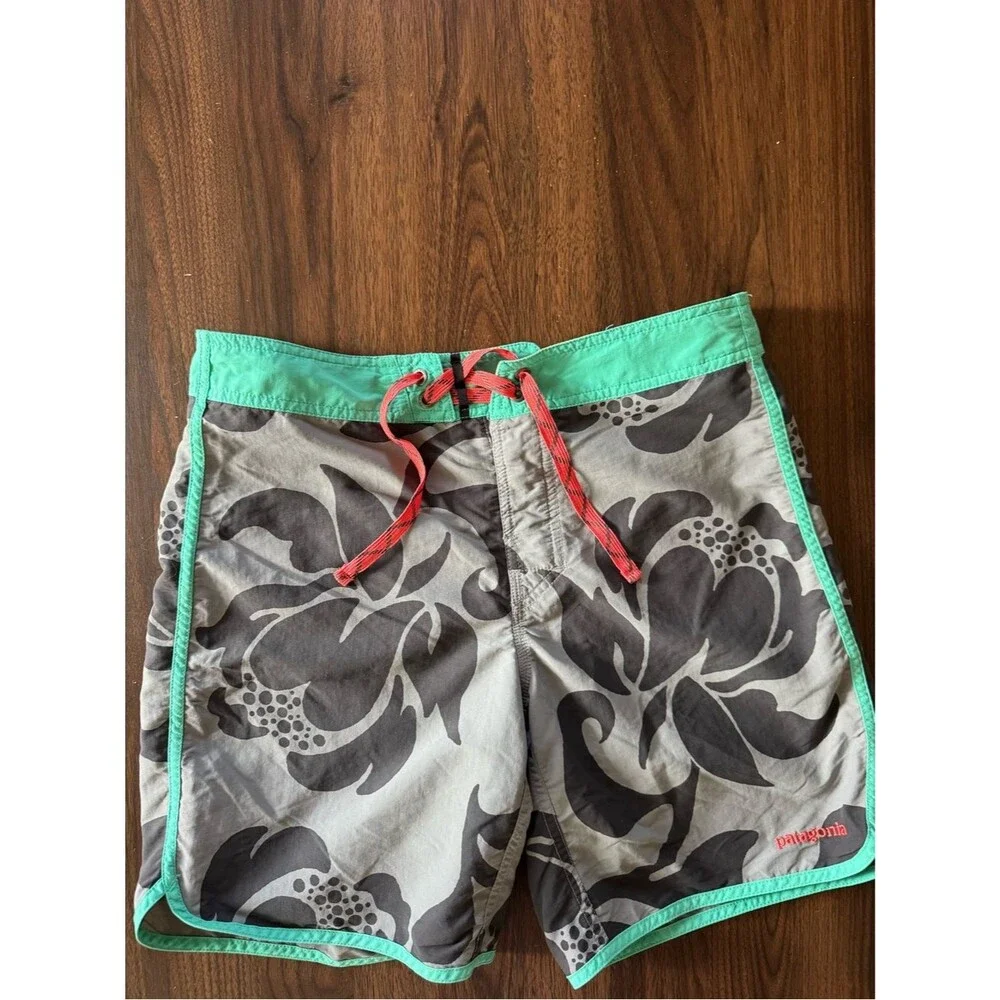 Patagonia Floral Wavefarer Board Shorts Size 30
